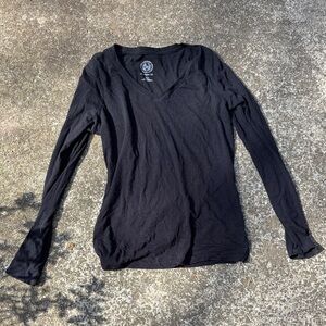 SO Black V-Neck Long Sleeve Tee